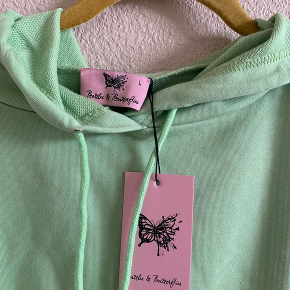 BATTLES & BUTTERFLIES mint colored cropped hoodie🌴 - Picture 3 of 5